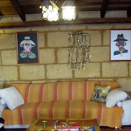 Casa Rural Cherjos 格拉纳迪利亚-德阿沃纳